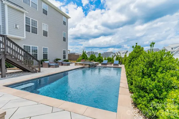 208 Canoe Pole LN, Mooresville, NC 28117