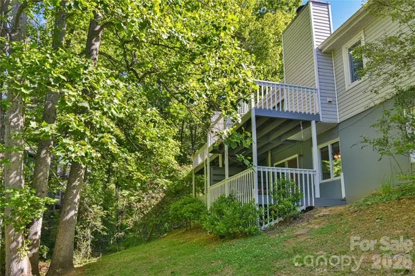 63 Hollybrook DR, Asheville, NC 28803