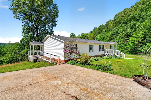 298 Wolf XING, Bakersville, NC 28705