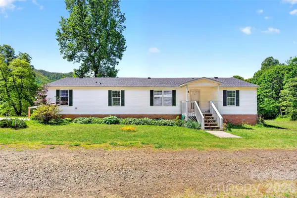 298 Wolf XING, Bakersville, NC 28705