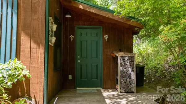 8 Westward WAY, Bakersville, NC 28705