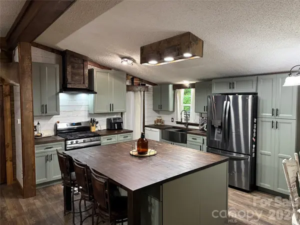 71 Ledford Ridge LN, Bakersville, NC 28705
