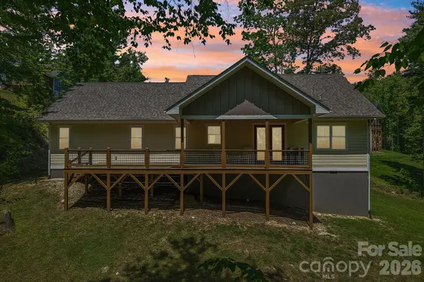 318 Cider Hill LN, Hendersonville, NC 28792