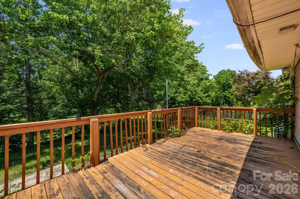 67 Banks Town RD, Weaverville, NC 28787