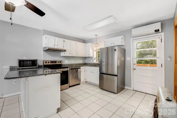 67 Banks Town RD, Weaverville, NC 28787