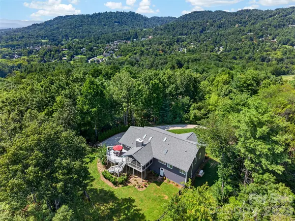 152 Skyview CIR, Asheville, NC 28804