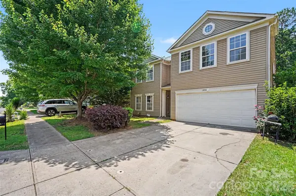 13933 Pinyon Pine LN, Charlotte, NC 28215