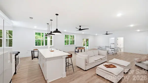 825 Breezewood DR, Charlotte, NC 28262