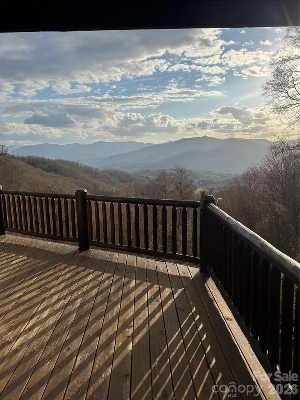 686 Hyacinth DR, Clyde, NC 28721