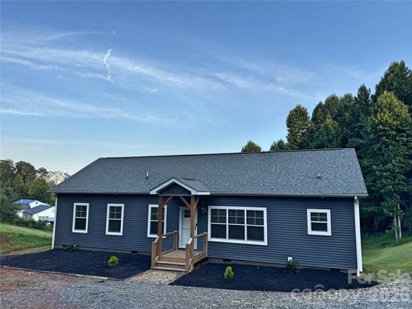 2 Watsell DR, Leicester, NC 28748