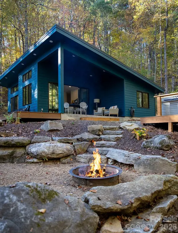 808 Mountain Cove RD, Hendersonville, NC 28792