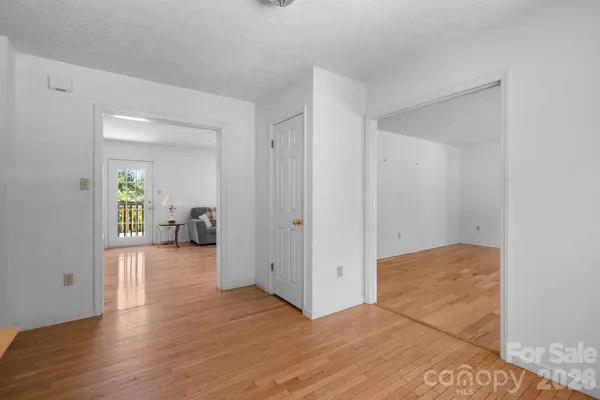 28 Song Bird LN, Weaverville, NC 28787