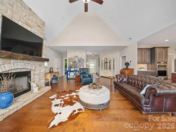 58 Sunny Morning CT, Hendersonville, NC 28792