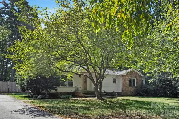 6213 Sharon RD, Charlotte, NC 28210