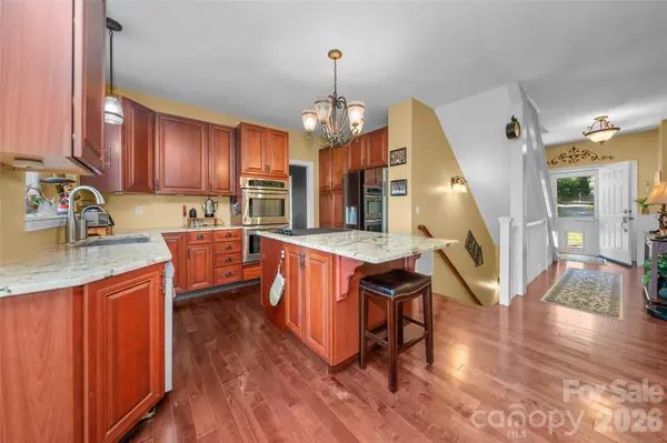 350 Vista Point DR, Weaverville, NC 28787