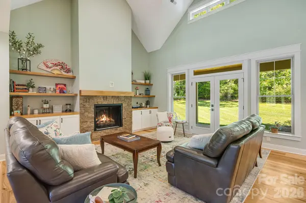 30 Shipman Pkwy, Flat Rock, NC 28731