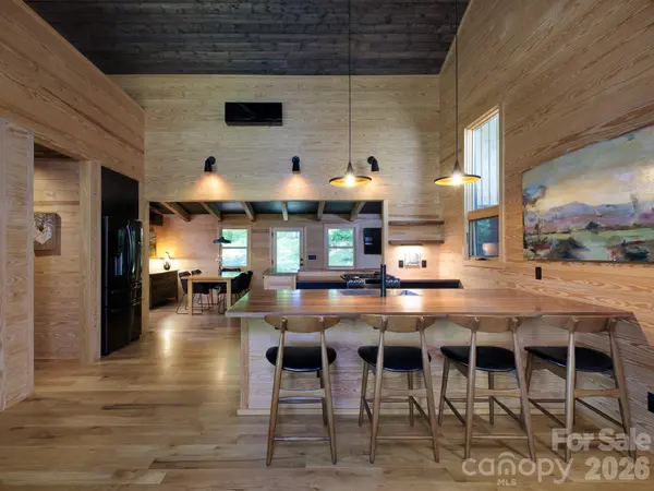 212 SE Shore DR, Lake Toxaway, NC 28747