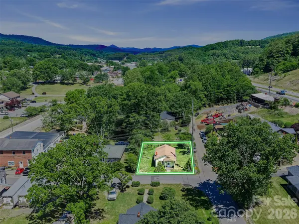 9 Ivy ST, Burnsville, NC 28714