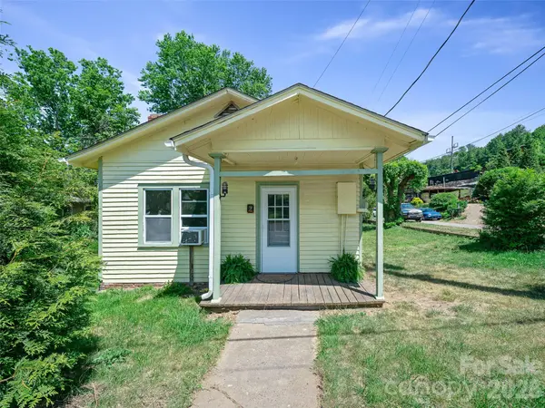 9 Ivy ST, Burnsville, NC 28714