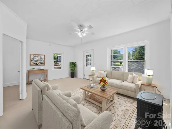 9 Ivy ST, Burnsville, NC 28714