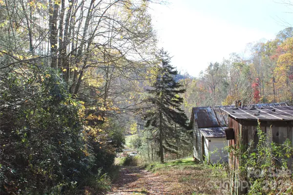 44 Toms Creek RD, Bakersville, NC 28705