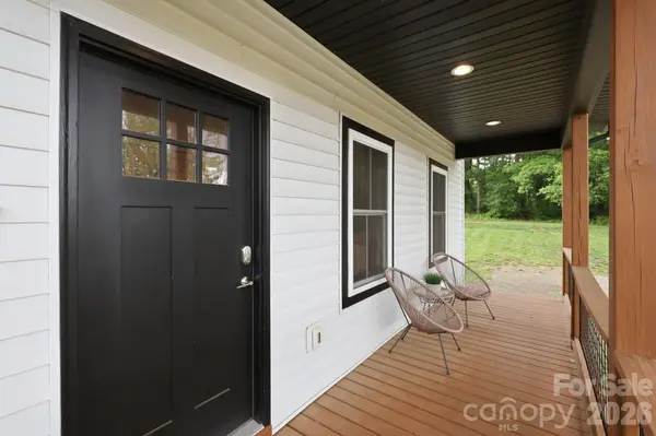 27 Ben Lippen RD, Asheville, NC 28806