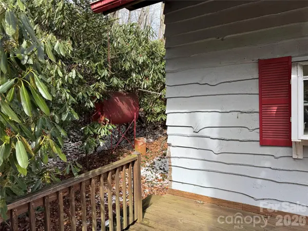 2085 Laurel RDG N, Maggie Valley, NC 28751