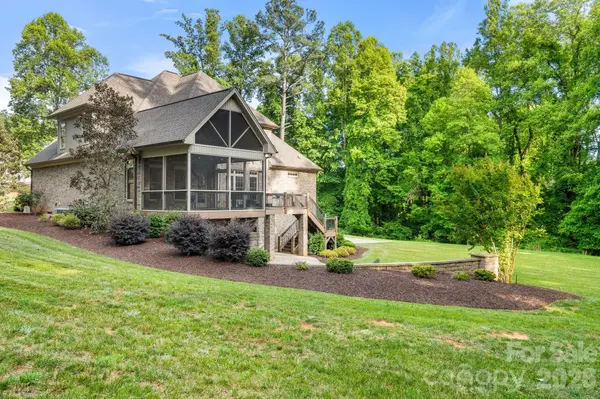8050 Windswept DR, Belews Creek, NC 27009