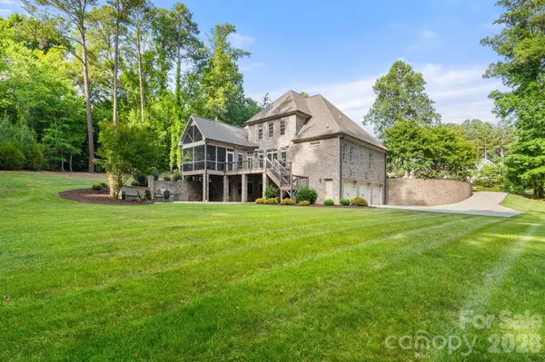 8050 Windswept DR, Belews Creek, NC 27009