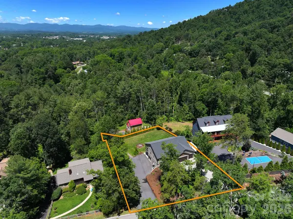 156 Dogwood DR, Weaverville, NC 28787