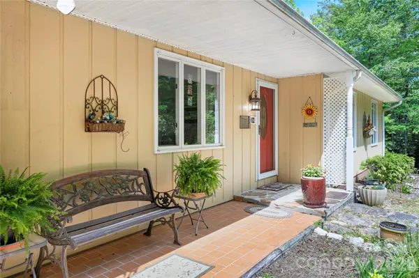 94 Sweetwater LN, Pisgah Forest, NC 28768