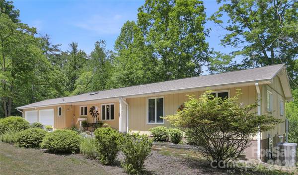94 Sweetwater LN, Pisgah Forest, NC 28768