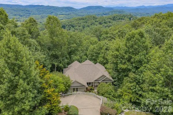 329 Mountain Crest DR, Hendersonville, NC 28739