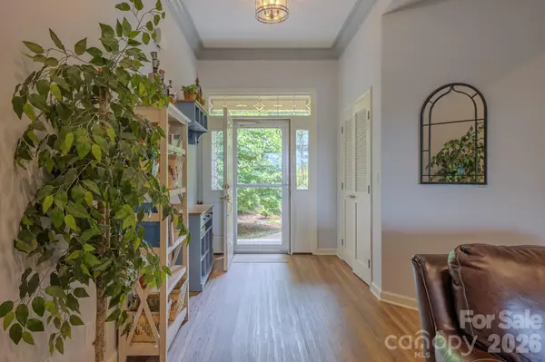 329 Mountain Crest DR, Hendersonville, NC 28739
