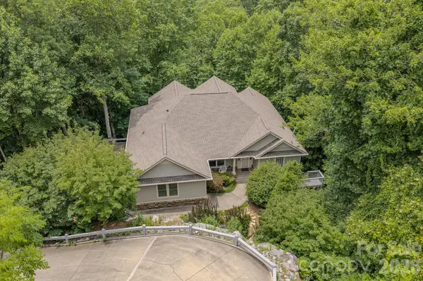 329 Mountain Crest DR, Hendersonville, NC 28739