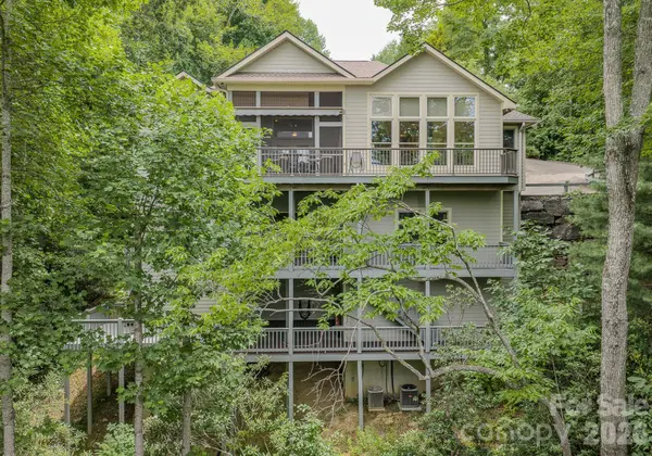 329 Mountain Crest DR, Hendersonville, NC 28739