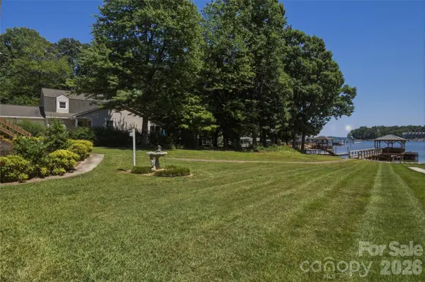 8226 Normandy RD, Denver, NC 28037
