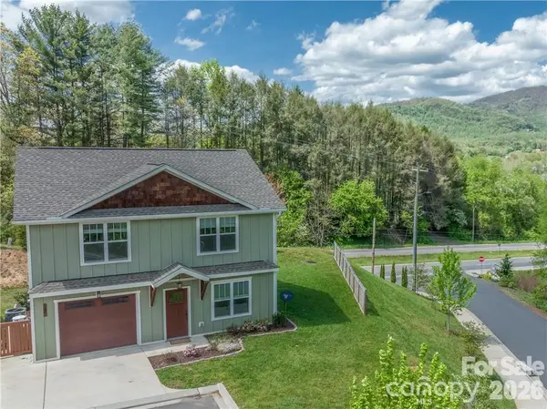 101 Towne PL, Clyde, NC 28721