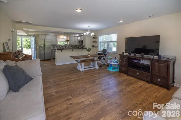 101 Towne PL, Clyde, NC 28721
