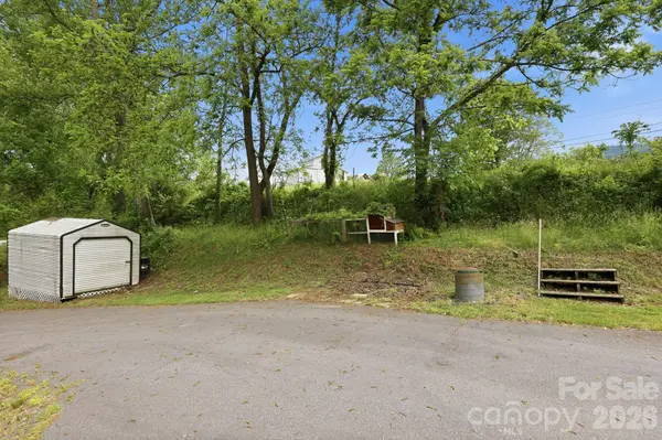 3383 Thickety RD, Clyde, NC 28721