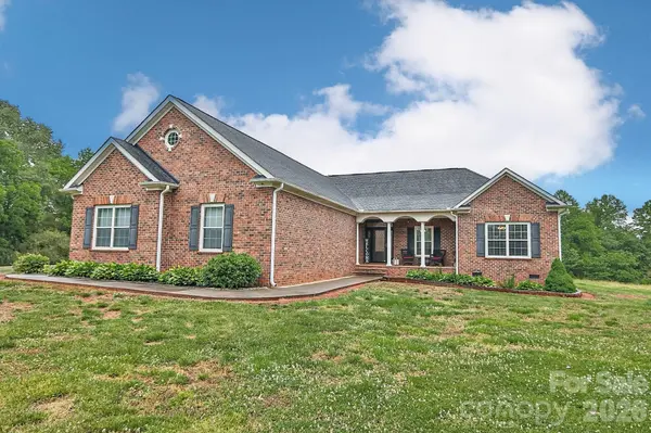3127 Yorkshire LN, Boonville, NC 27011