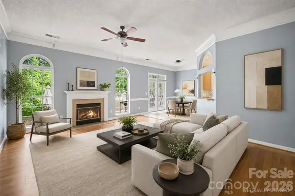10026 Dauphine DR, Charlotte, NC 28216