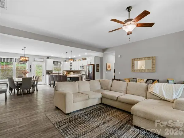 36 Cherry Ridge LN, Weaverville, NC 28787