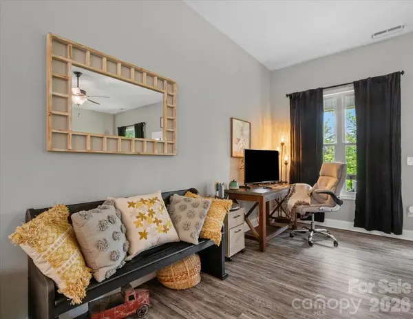 36 Cherry Ridge LN, Weaverville, NC 28787