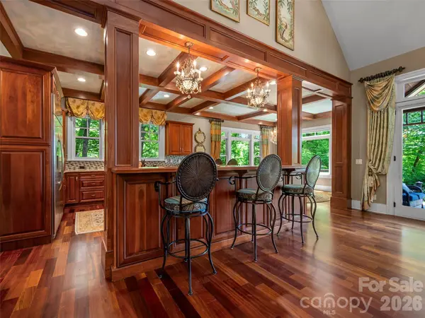 161 Chattooga RUN, Hendersonville, NC 28739