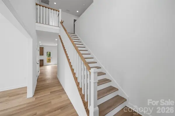 1147 10th Street LN NW, Hickory, NC 28601
