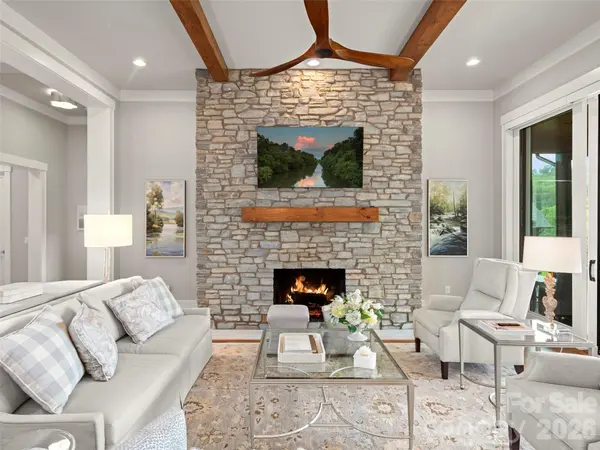 103 Somerset Village LN, Arden, NC 28704