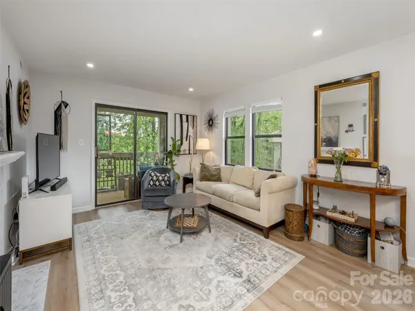 1305 Abbey CIR, Asheville, NC 28805