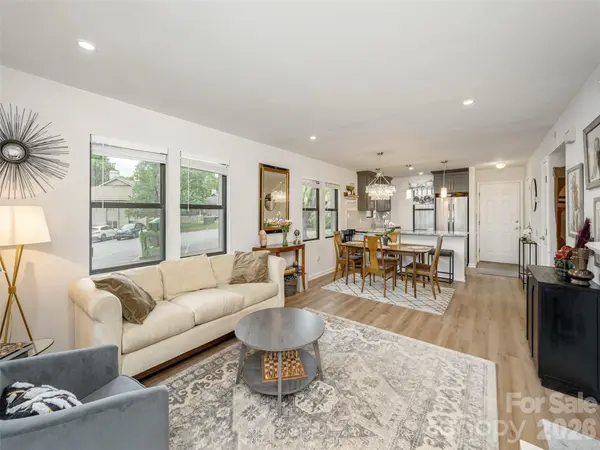 1305 Abbey CIR, Asheville, NC 28805