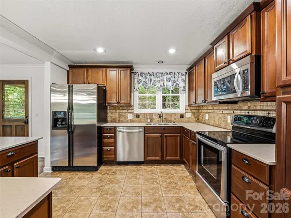 2388 Hebron RD, Hendersonville, NC 28739
